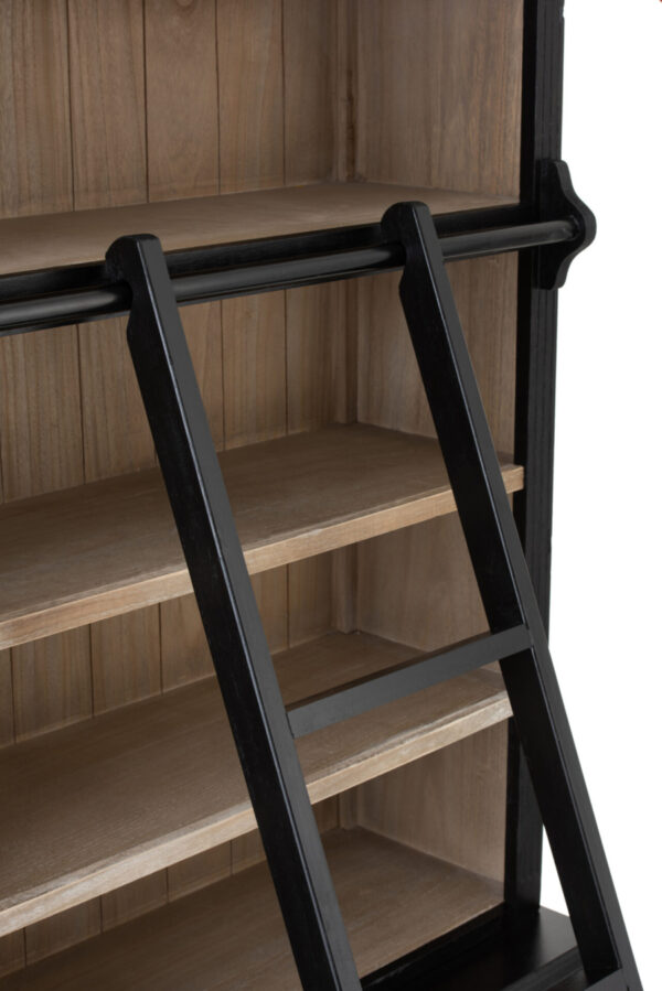 bibliothèque bois noir et naturel avec échelle bois noir avec zoom sur l'échelle et les étagères