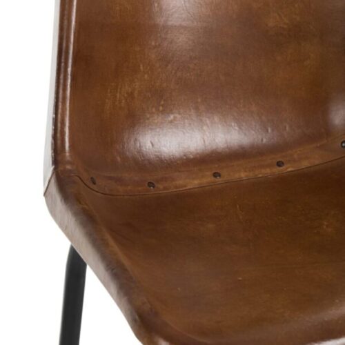 chaise de bar en cuir marron avec pieds en métal noir avec zoom sur l'assise