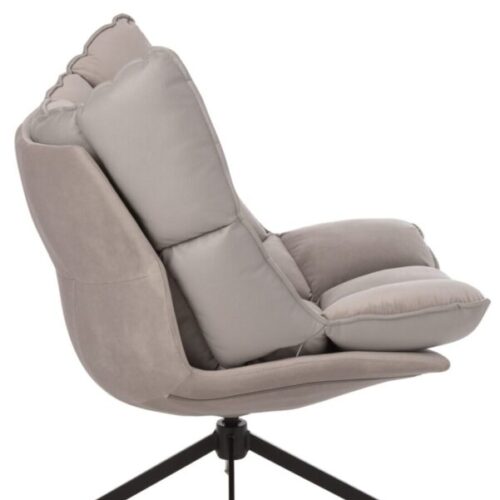 fauteuil avec coussin gris clair sur l'assise et le dossier avec pieds en métal noir vu de côté