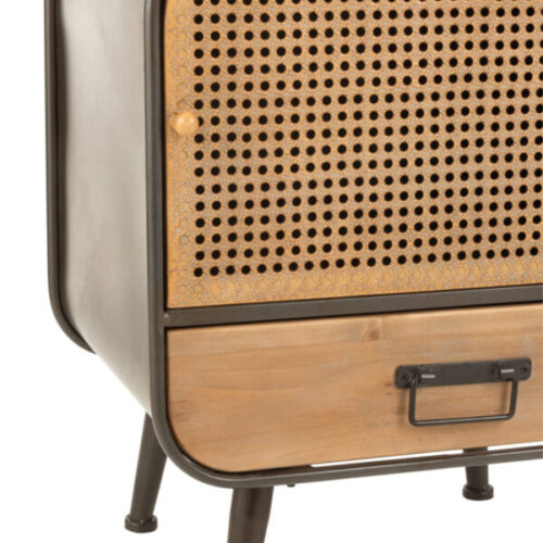 table de chevet avec cadre en métal noir et porte et tiroir en bois naturel sur pieds en métal noir avec zoom sur la porte et le tiroir