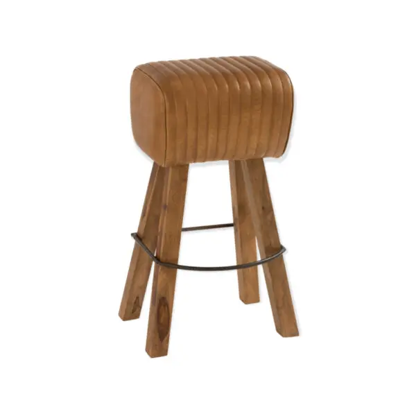 tabouret en cuir couleur camel et pieds en bois de manguier vu en biais