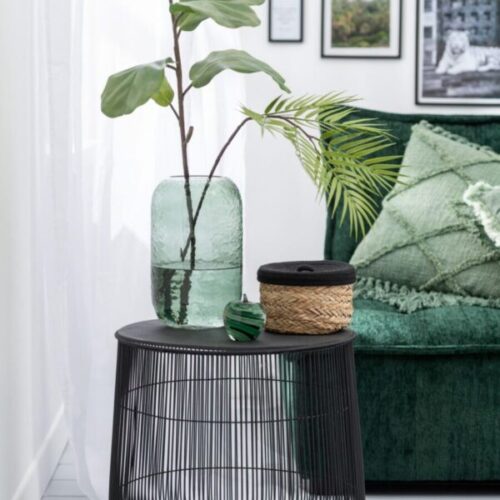 vase ovale translucide vert clair coussin carré en polyester vert clair table d'appoint en métal