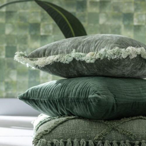 3 coussins vert en polyester l'un sur l'autre