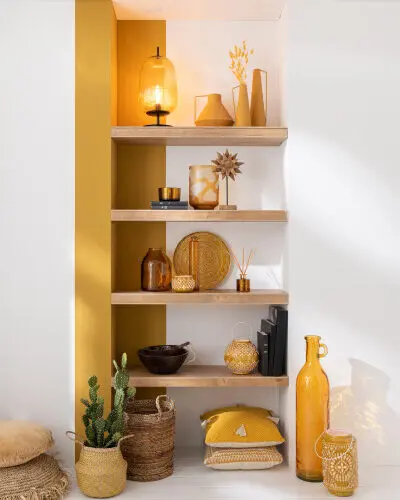 vase bouteille cylindrique ocre vase jaune vase ocre bouteille en verre ocre J-line Jolipa ambiance cosy et coloré objet déco à poser