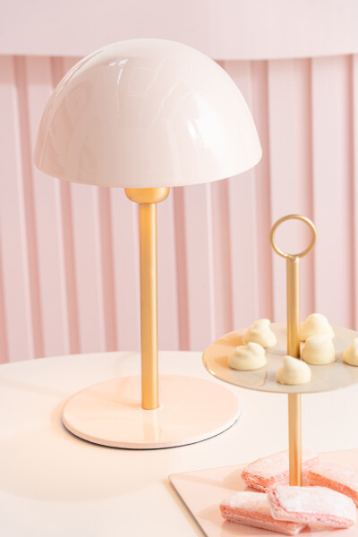 lampe métal rose et or lampe de table rose lampe or J-line Jolipa