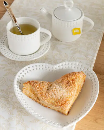 assiette forme coeur en céramique blanc J-line Jolipa assiette saint Valentin