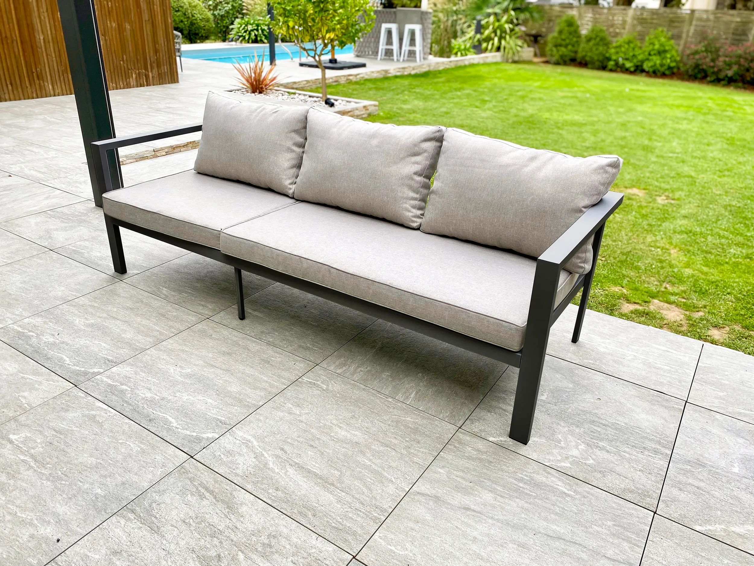 Ensemble repas de jardin ANTALYA 9 places en aluminium - GRIS ANTHRACITE Ensemble repas de jardin ANTALYA 9 places en aluminium - GRIS ANTHRACITE – Image 4