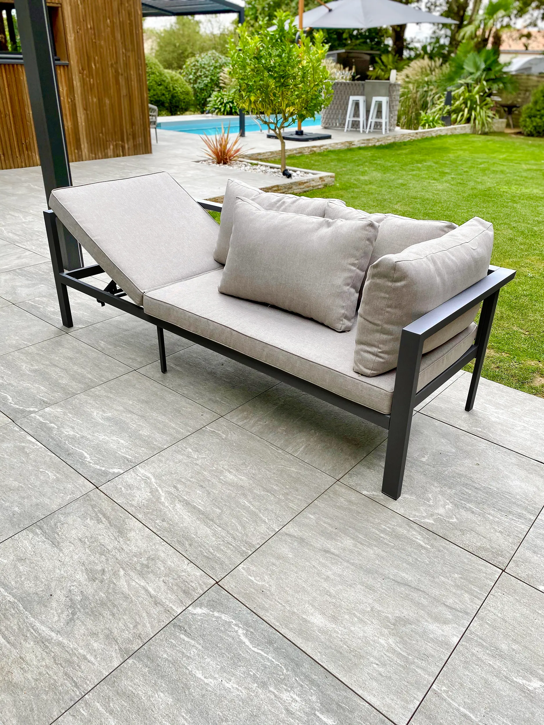 Ensemble repas de jardin ANTALYA 9 places en aluminium - GRIS ANTHRACITE Ensemble repas de jardin ANTALYA 9 places en aluminium - GRIS ANTHRACITE – Image 5