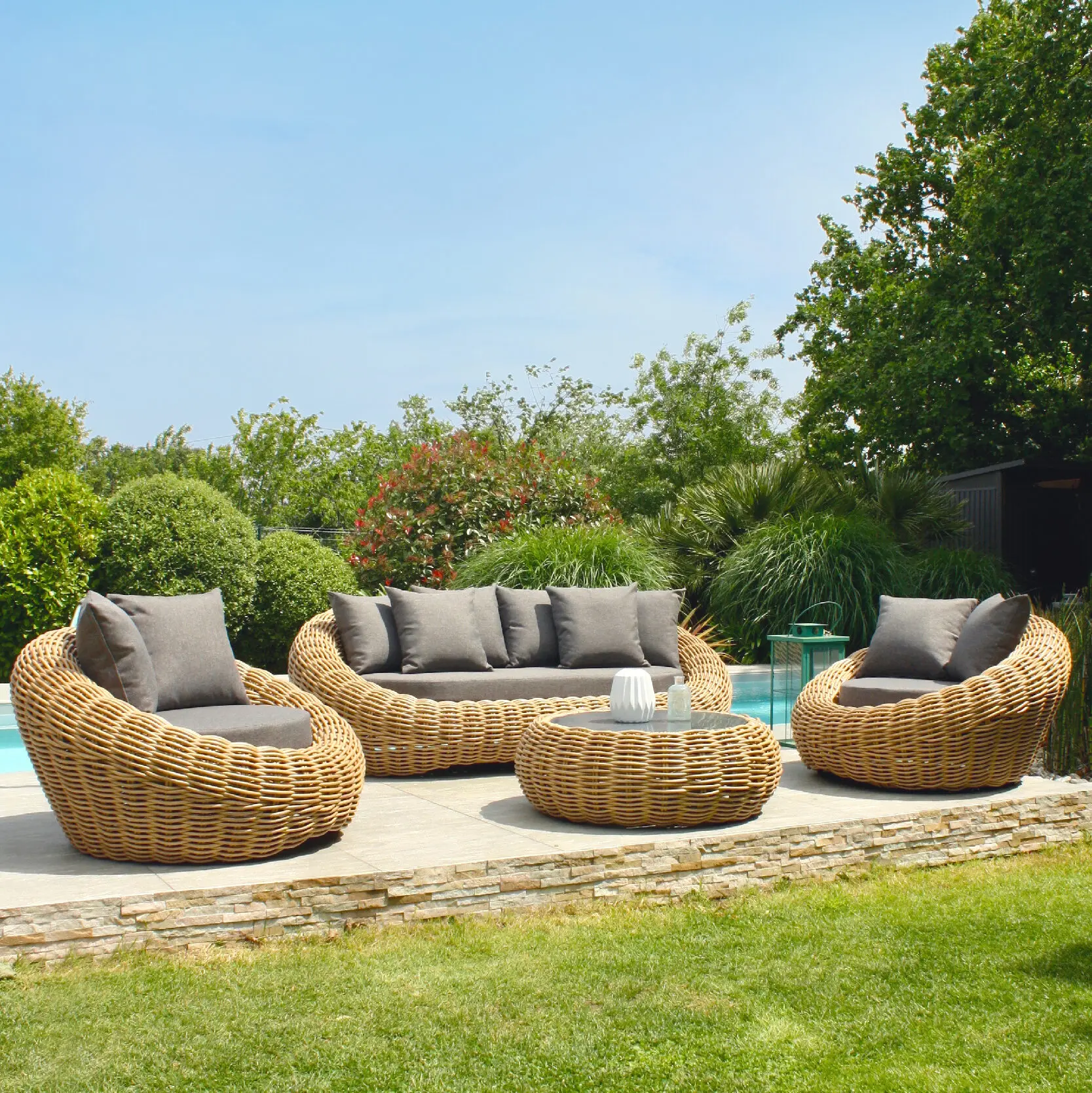 Salon bas de jardin en résine tressée MOOREA 5 places salon bas de jardin en résine tressée marron MOOREA