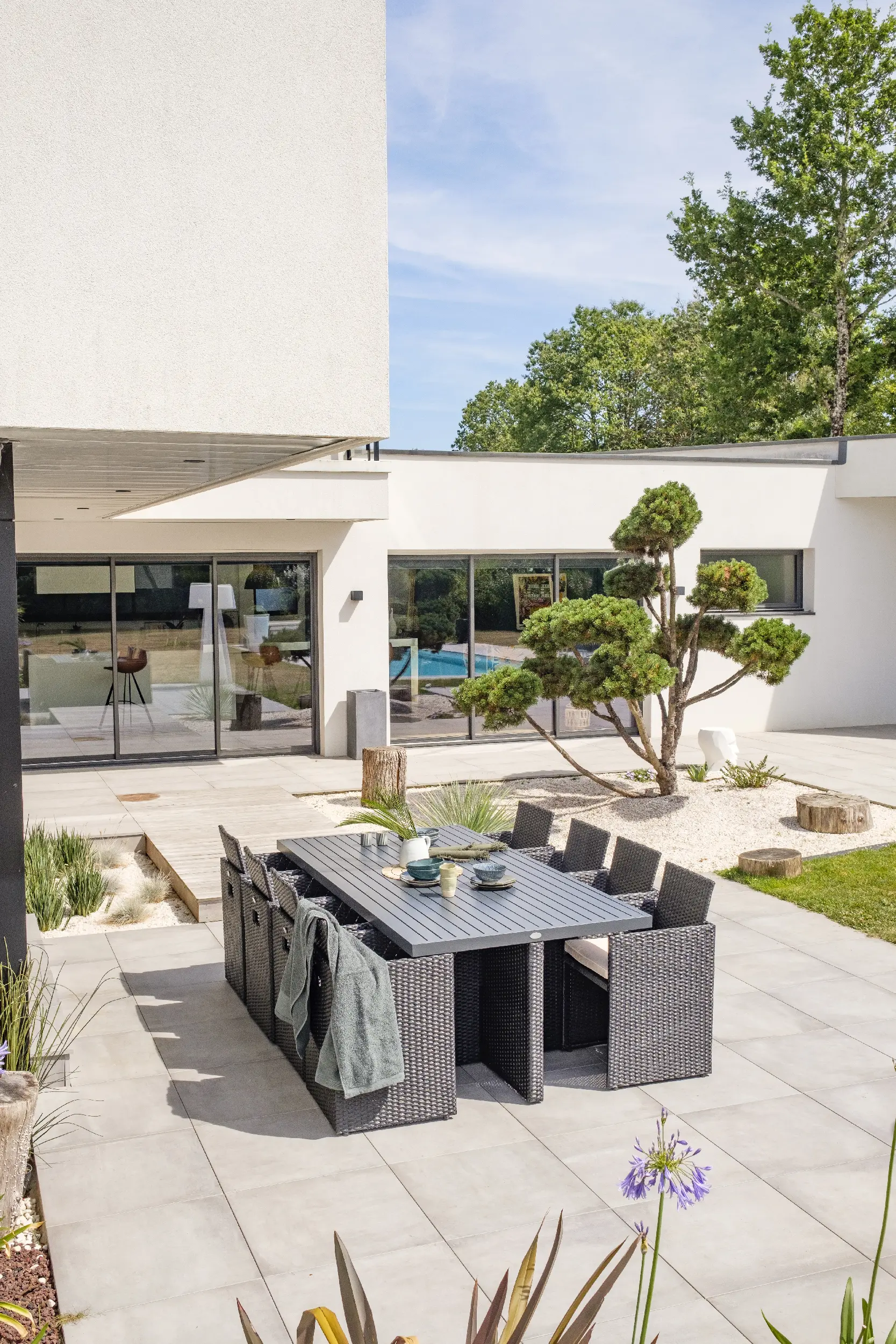 Ensemble repas de jardin encastrable PVC-8-ALU-N 8 places en résine tressée et plateau aluminium - NOIR Ensemble repas de jardin encastrable PVC-8-ALU-N 8 places en résine tressée et plateau aluminium - NOIR – Image 4