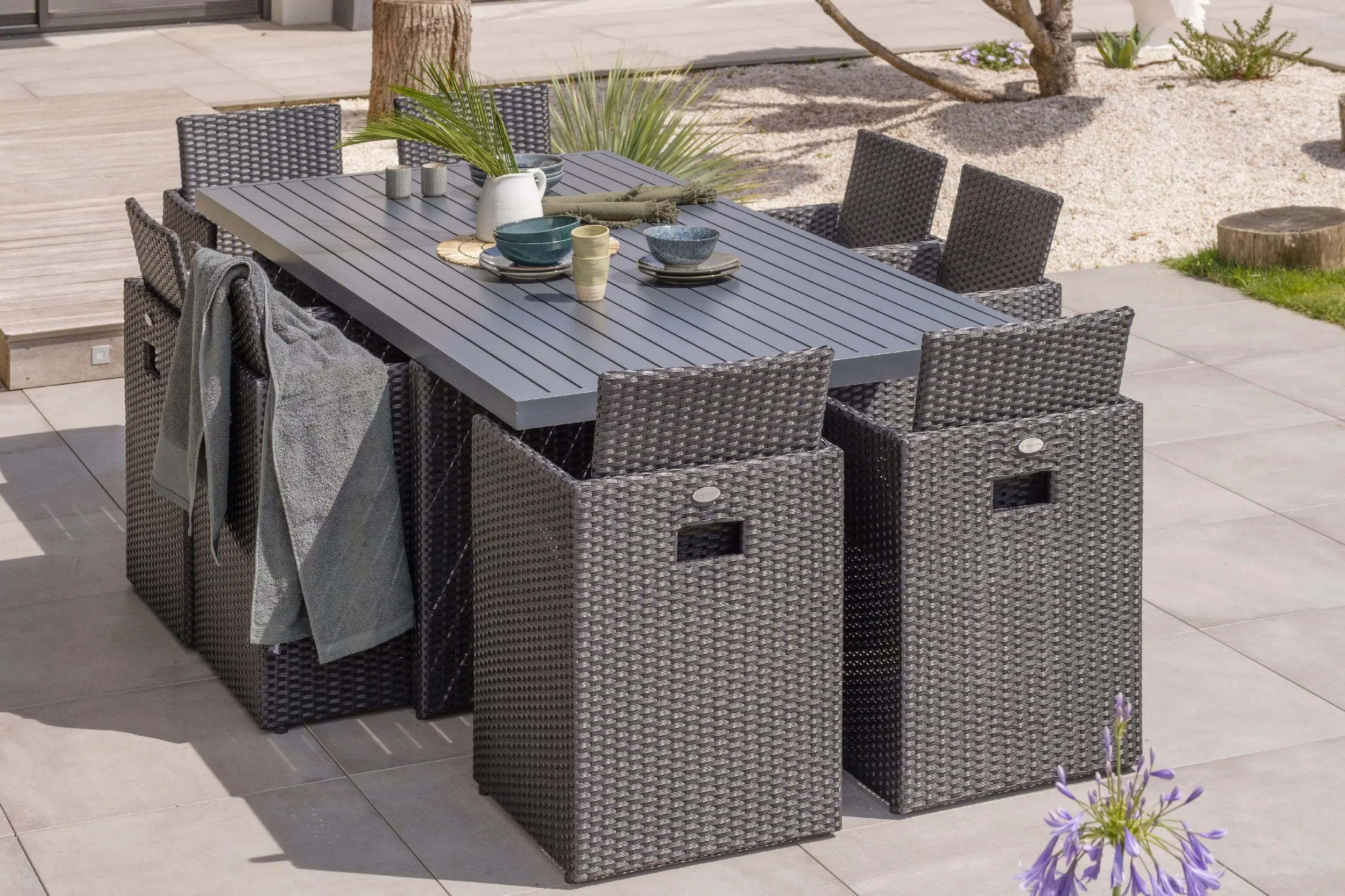 Ensemble repas de jardin encastrable PVC-8-ALU-N 8 places en résine tressée et plateau aluminium - NOIR Ensemble repas de jardin encastrable PVC-8-ALU-N 8 places en résine tressée et plateau aluminium - NOIR – Image 3