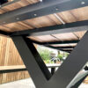 Table de jardin avec bancs VANCOUVER (210x174 cm) en aluminium et HPL effet bois - GRIS ANTHRACITE – Image 4