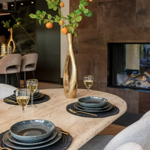 Table ovale en travertin La Cantera Richmond Interiors 1