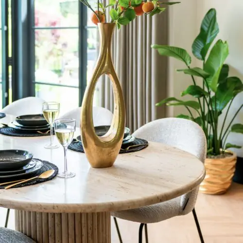 Table ovale en travertin La Cantera Richmond Interiors 2