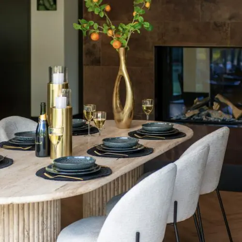 Table ovale en travertin La Cantera Richmond Interiors 3