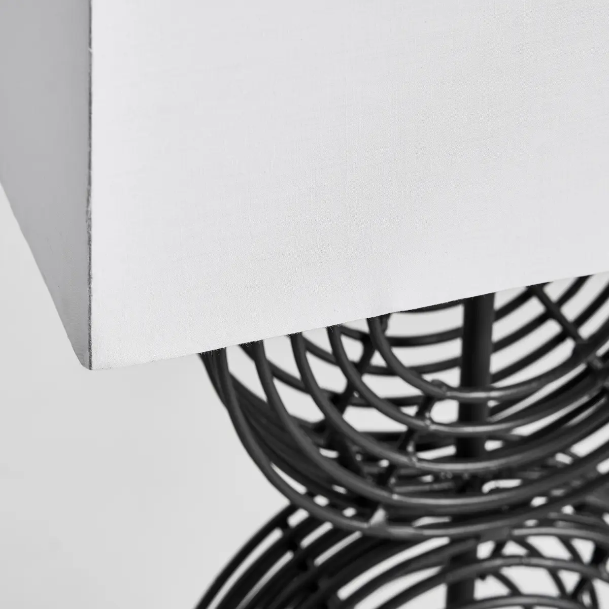 Lampe à poser contemporaine noir blanc Vical home Lampe à poser contemporaine noir blanc Vical home – Image 5