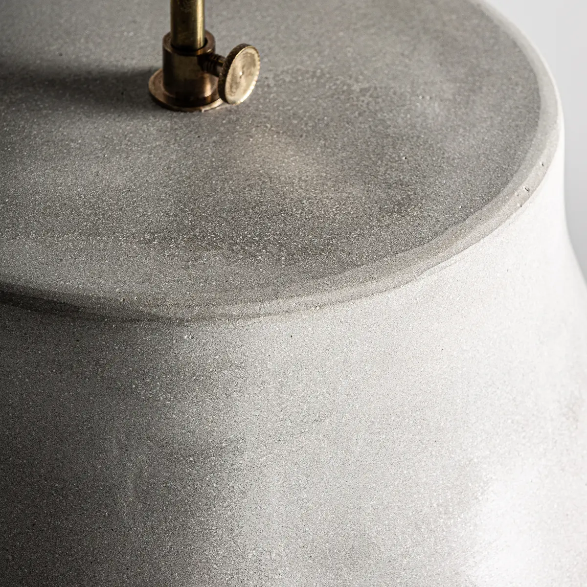 Lampe style contemporain ciment blanc Vical Home Lampe style contemporain ciment blanc Vical Home – Image 3