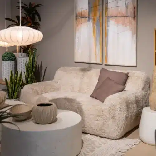 Canapé cocooning fourrure beige – Ultra moelleux et design - Elonis Ixia 2 places - image ambiance