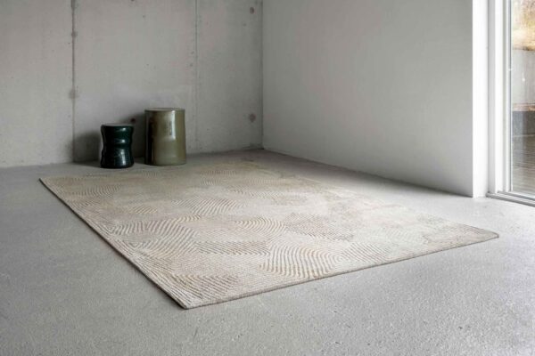 Tapis Meditation Coral Shell Beige Louis de Poortere – Image 2