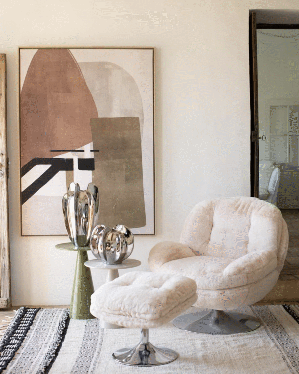 Fauteuil Memento Fourrure Blanc Athezza image ambiance collection 2025 - fauteuil de luxe - fauteuil pivotant