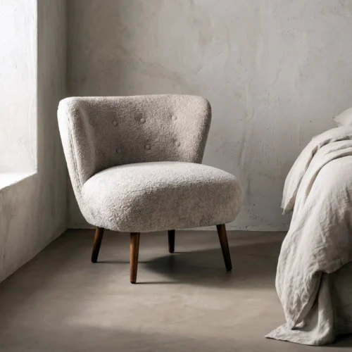 Fauteuil tapissé beige piètement hévéa Ixia 78 cm