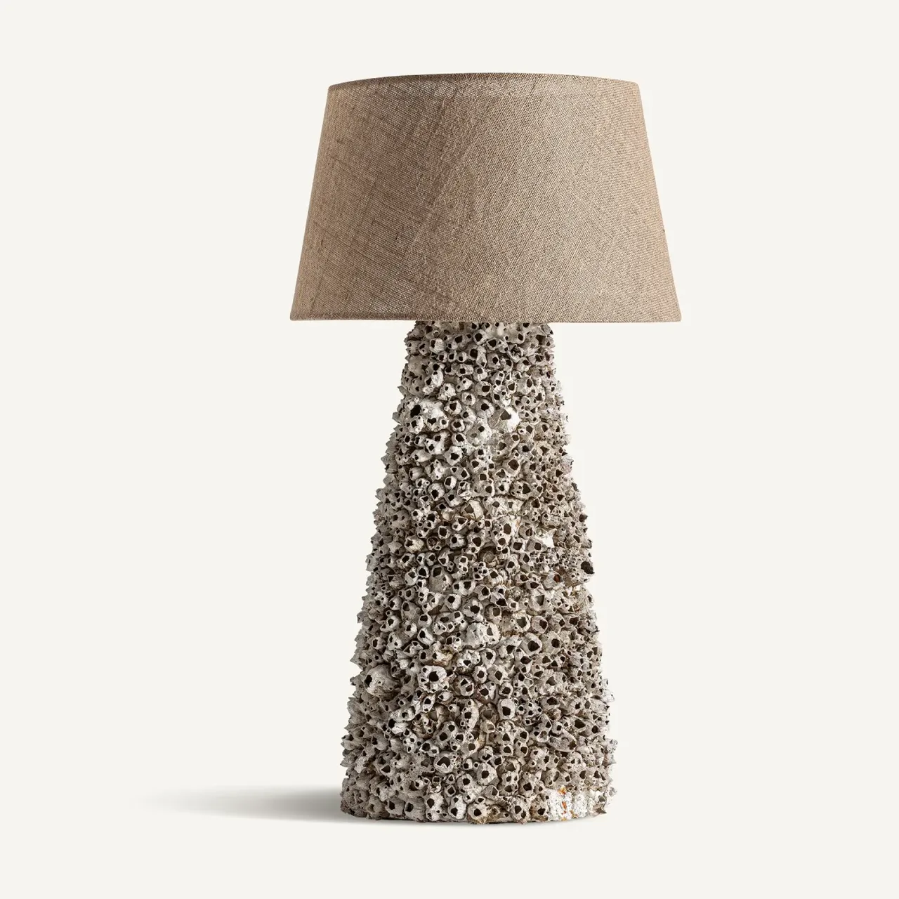 Lampe à poser béton blanc cassé coquillage et jute Vical Home