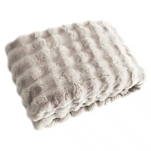 Plaid cosy Fluff Cream 200 x 300 Richmond Interiors