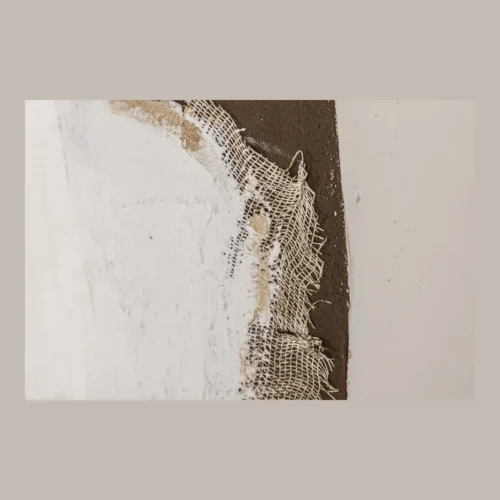 Tableau abstrait peint main bruns et blanc cadre blanc Ethan Chloé 120 cm