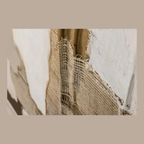 Tableau abstrait peint main bruns et blanc cadre blanc Ethan Chloé 120 cm