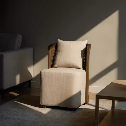 Fauteuil cannage à roulettes frêne et tissu beige Ethan Chloé 54 cm — vue 3