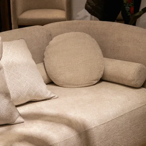 Grand canapé droit chenille écru Omaha dossier bas Ethan Chloé 240 cm — vue 5