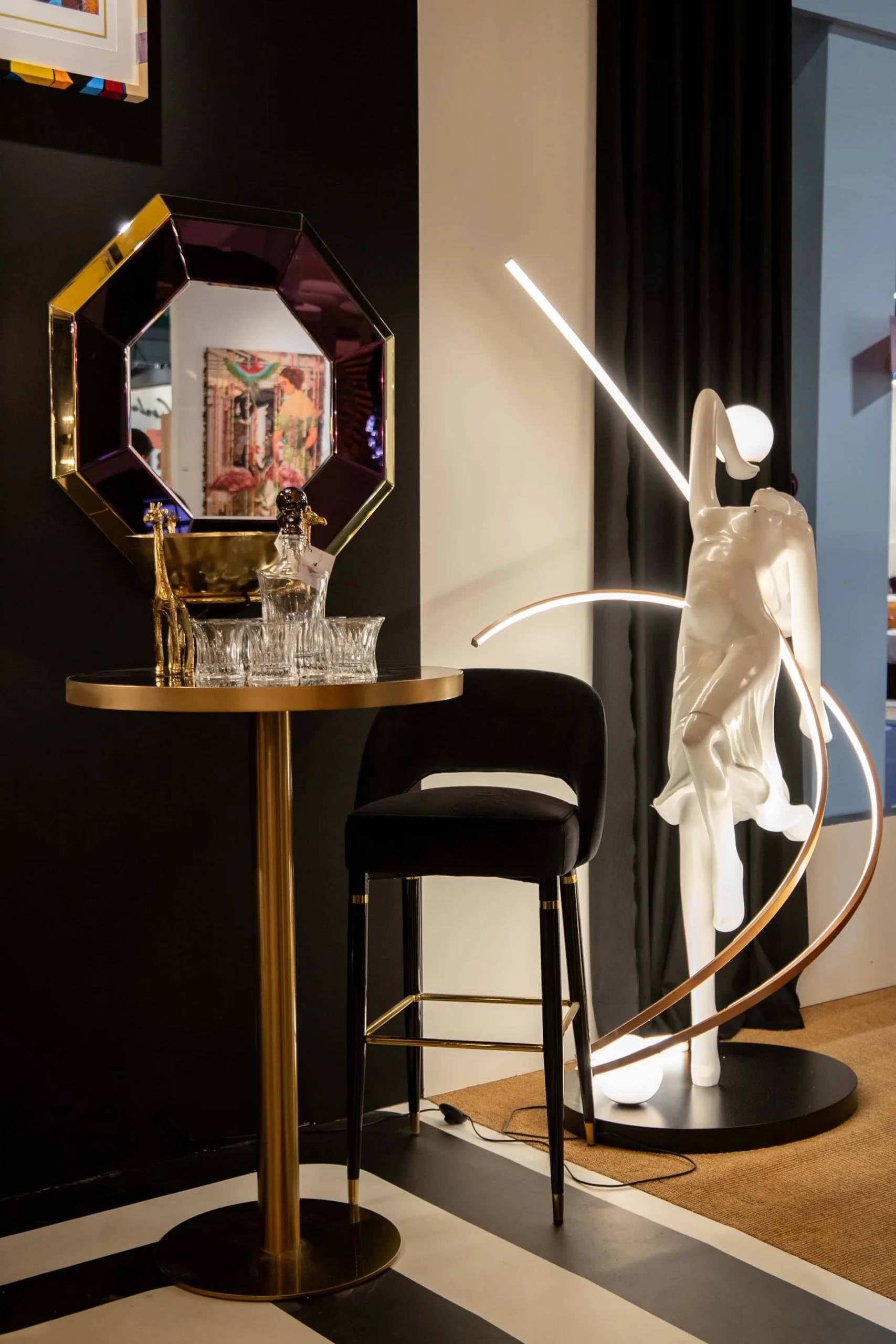 Lampadaire sculpture danseuse blanche rubans cuivrés Ethan Chloé 193 cm