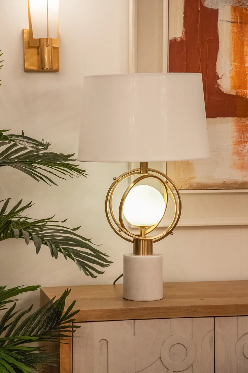 Lampe à poser anneau doré socle marbre blanc Ethan Chloé 70 cm
