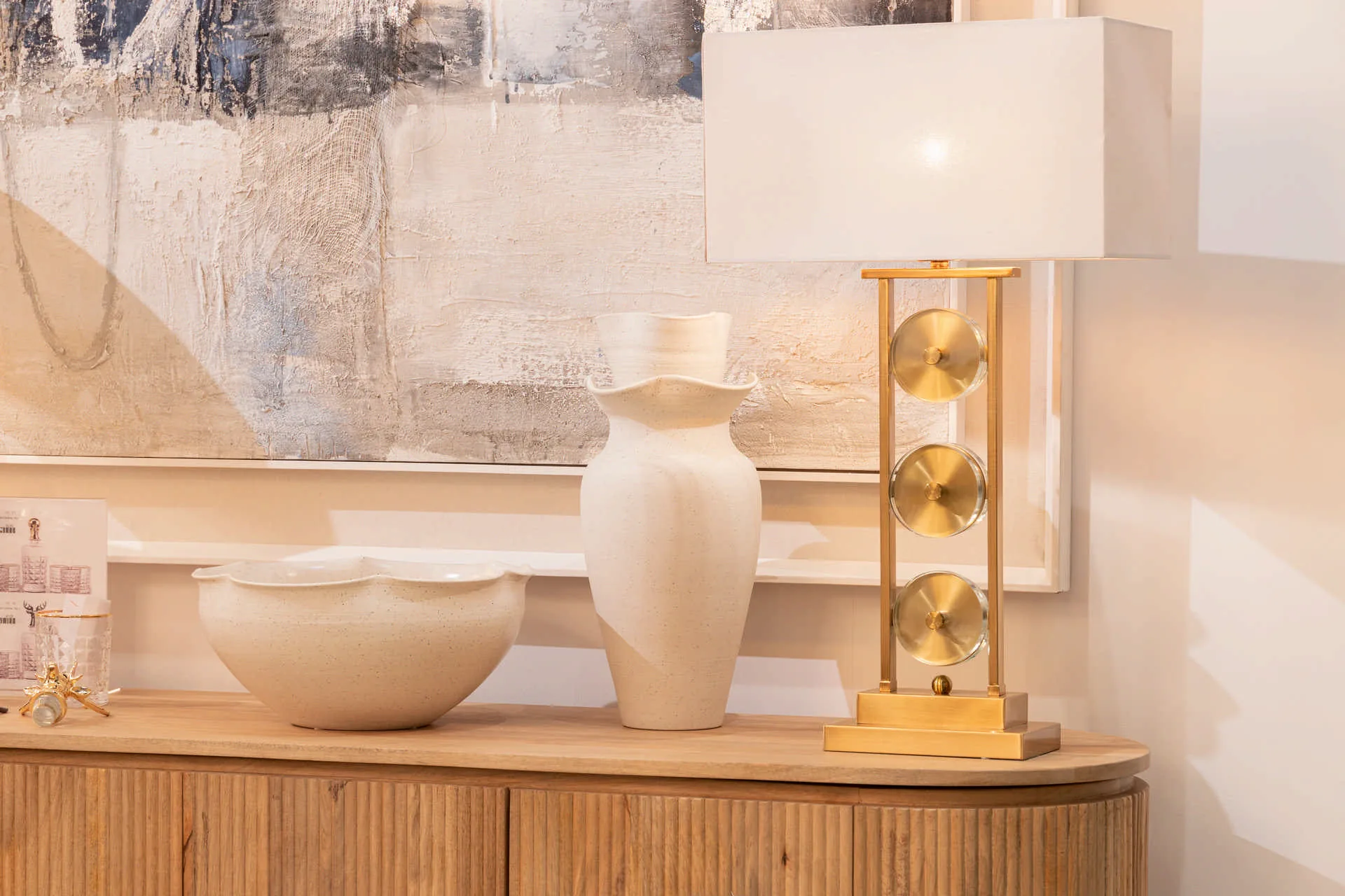Lampe à poser cadre doré à trois médaillons cerclés de verre Ethan Chloé 70 cm