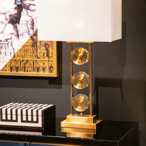 Lampe à poser cadre doré à trois médaillons cerclés de verre Ethan Chloé 70 cm — vue 3