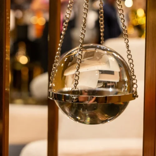 Lampe à poser lanterne dorée goutte de verre Helsinki Ethan Chloé 80 cm — vue 4