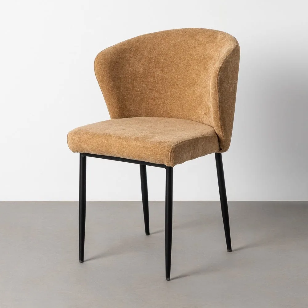 Lot 2 Chaises tissu ocre dossier enveloppant pieds métal noir Ixia 59 cm