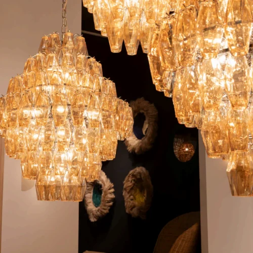 Lustre étagé de verre ambré facetté dix-sept lumières Ethan Chloé 74 cm de haut — vue 2