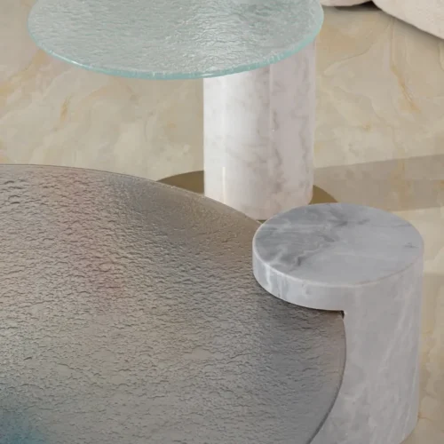 Table d'appoint marbre blanc Tucson plateau verre dépoli Ethan Chloé 45 cm — vue 3